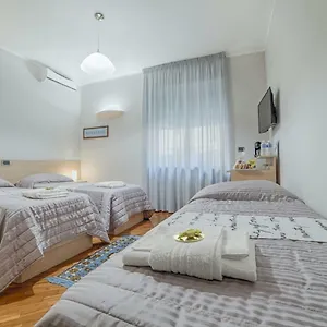 Couette-café 162, Bari