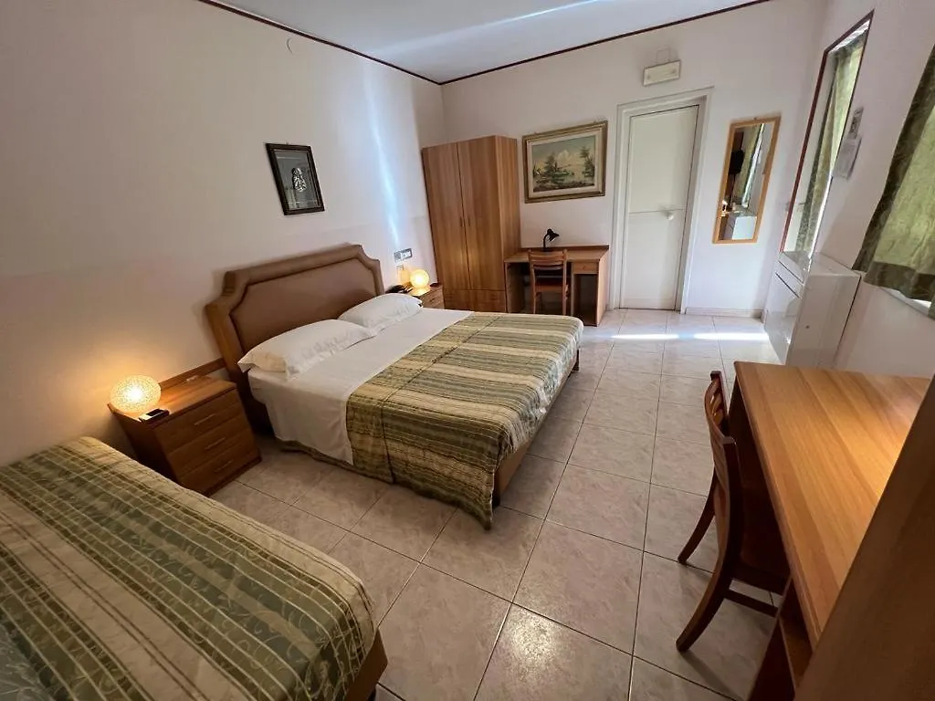 Hotel Mare Pineta Bari 0*,